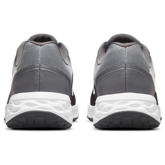 Nike Revolution 6